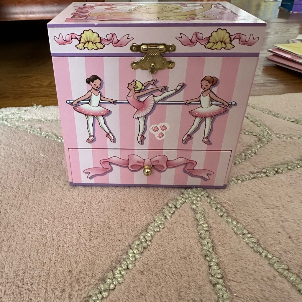 Brand New Jewelry Enchantmints Music Box